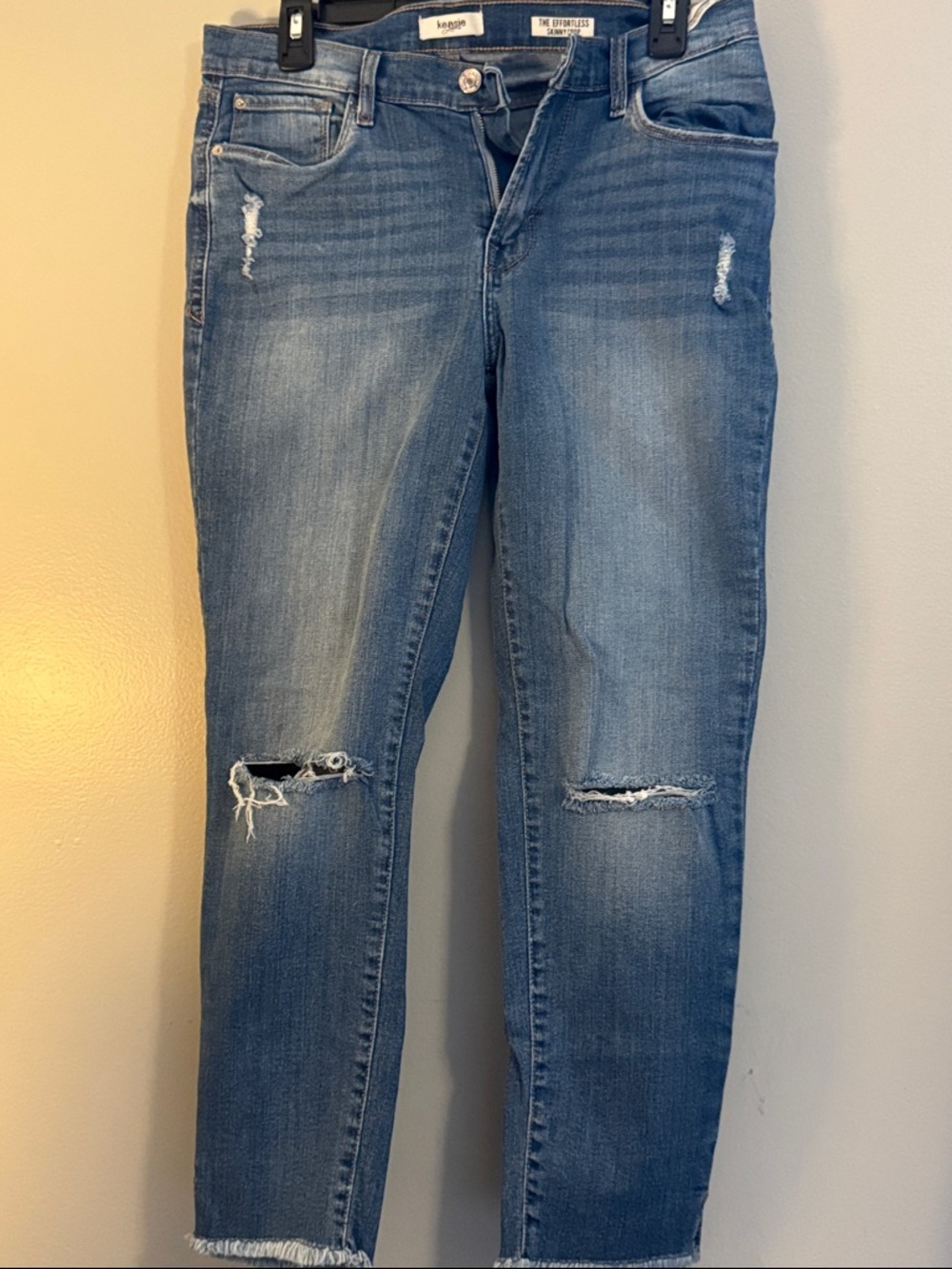 Kensie Medium Blue Distressed Cropped Ankle Jeans